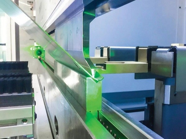 鈑金加工折彎工序如何克服偏移問題，從而提高精確度？